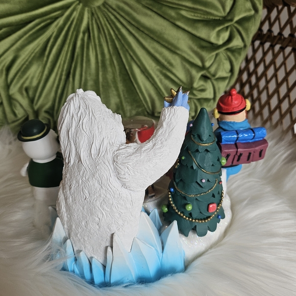 Rudolph the Red-Nosed Reindeer Figurine Set - Picture 5 of 8